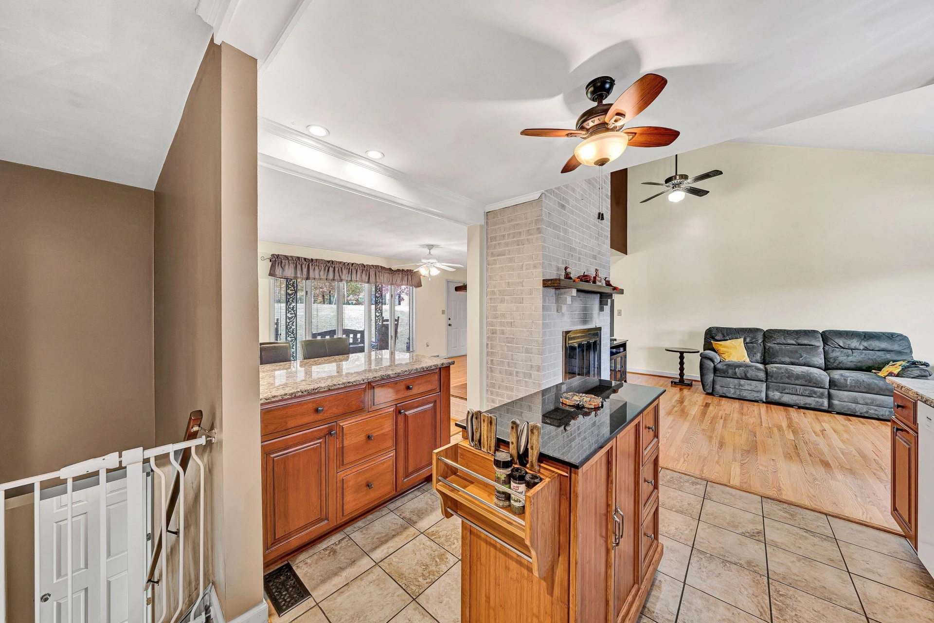 2228 Thomason LN - Photo 16