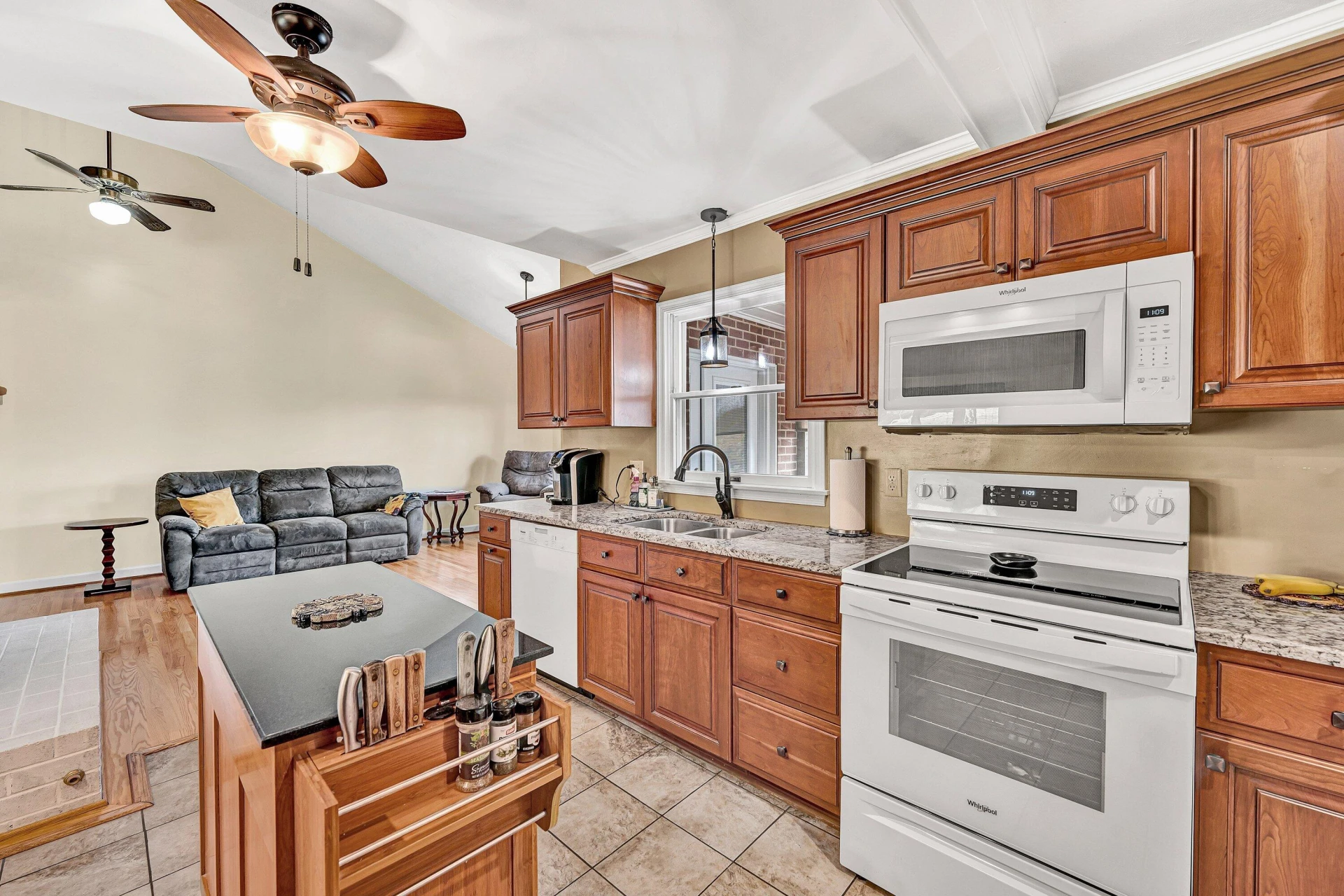 2228 Thomason LN - Photo 17