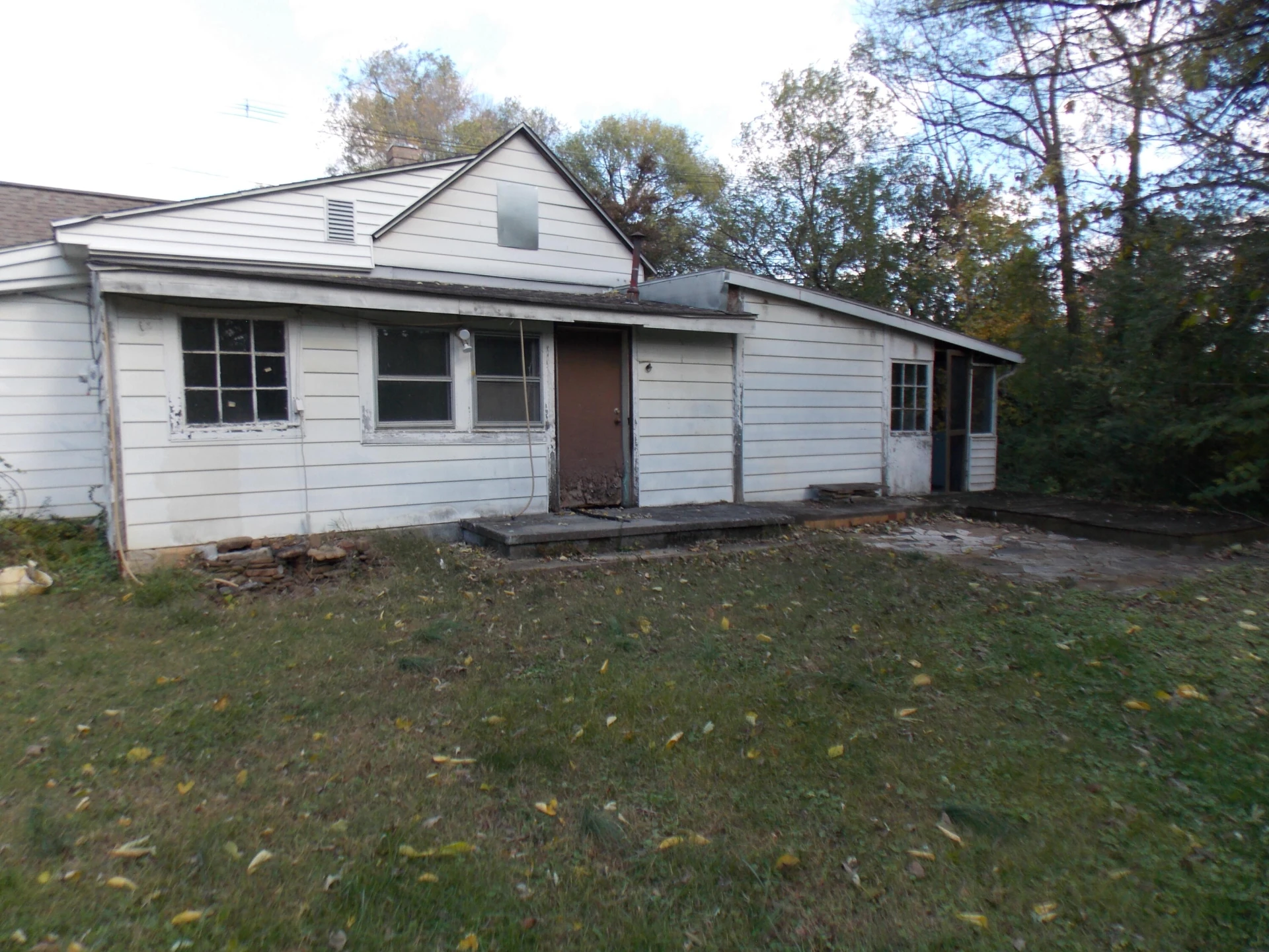 304 W Burwell ST - Photo 4