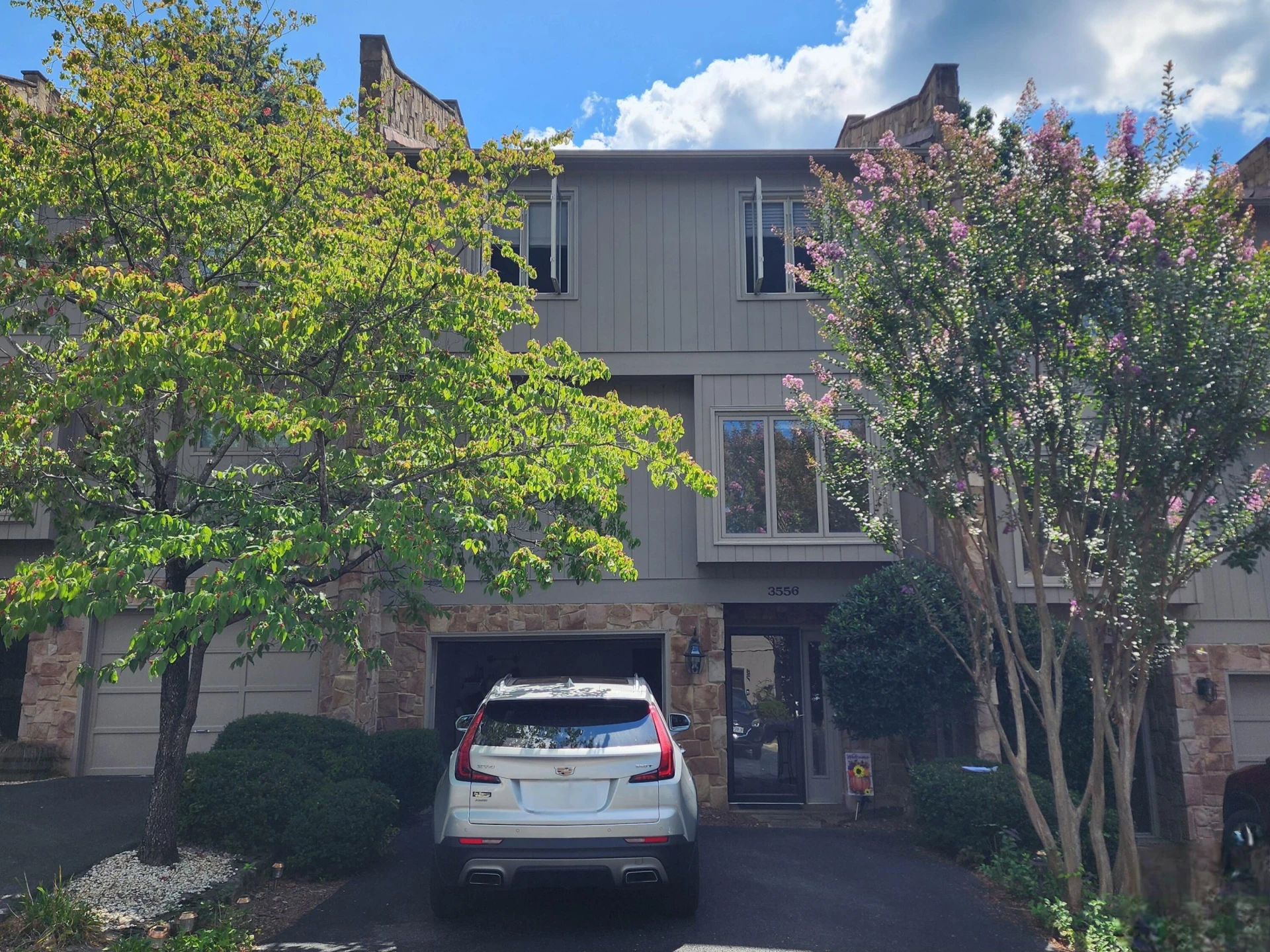 3556 Londonderry LN
