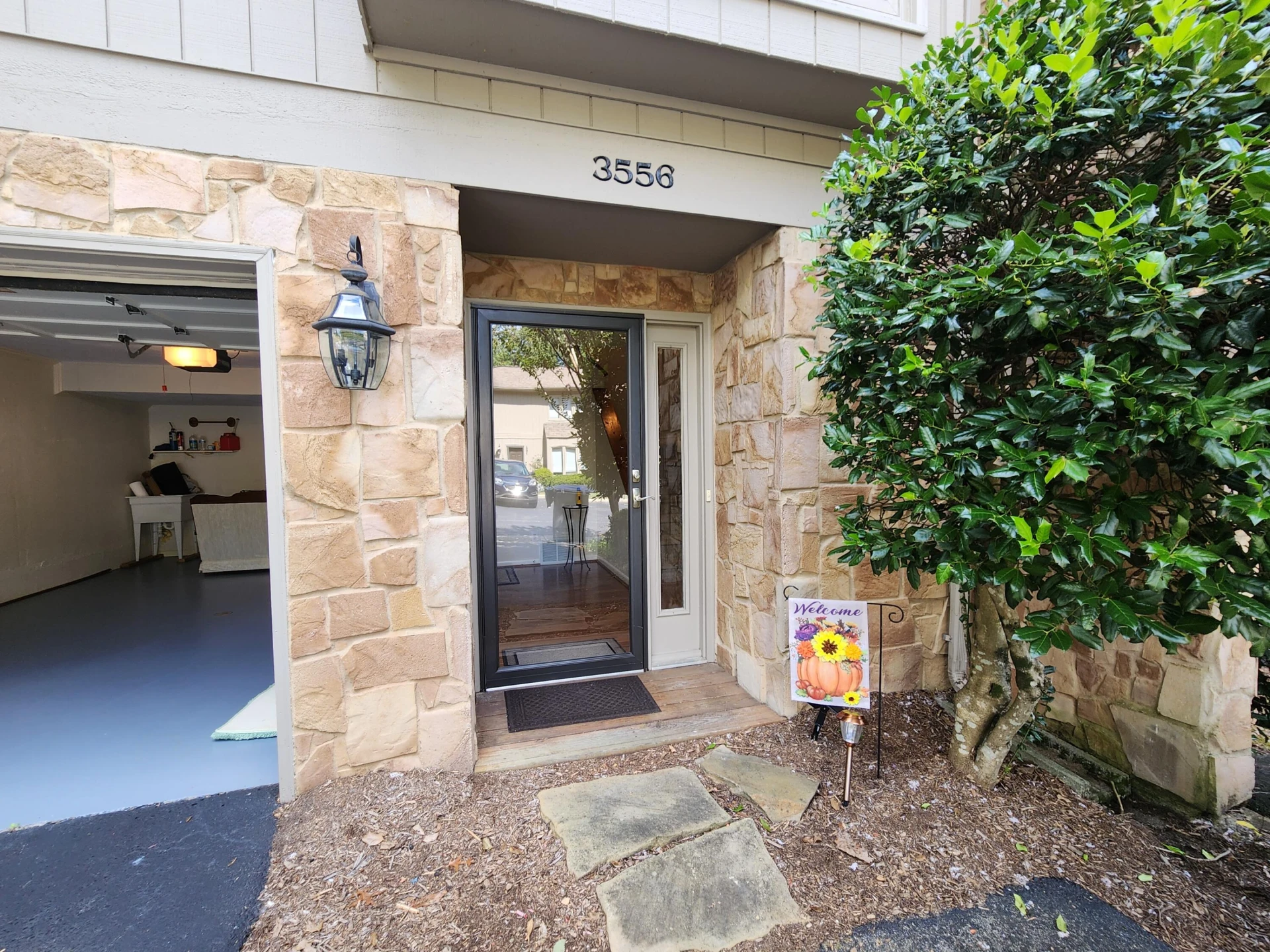 3556 Londonderry LN - Photo 2