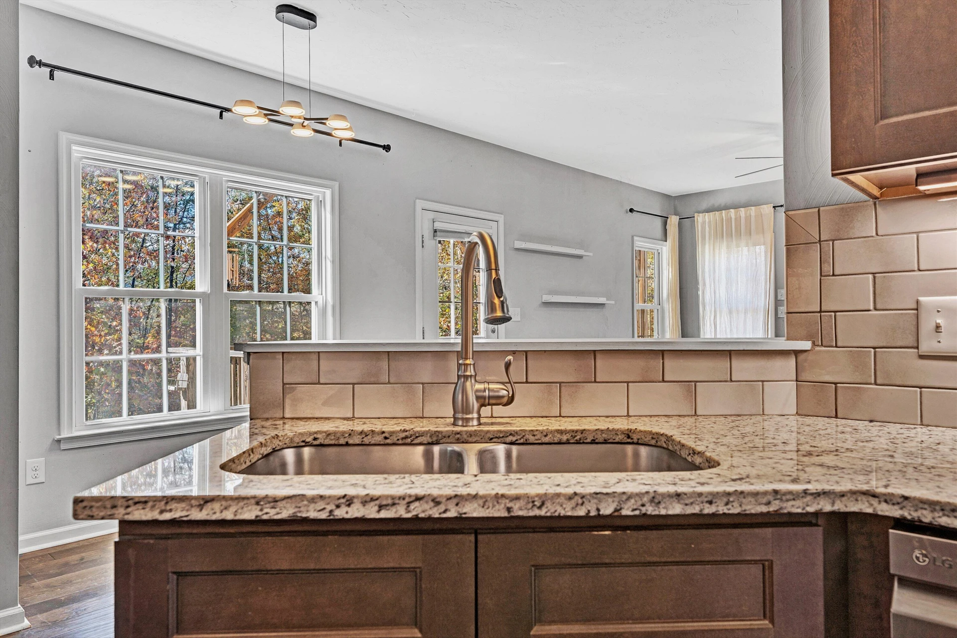 1404 Commonwealth DR - Photo 15