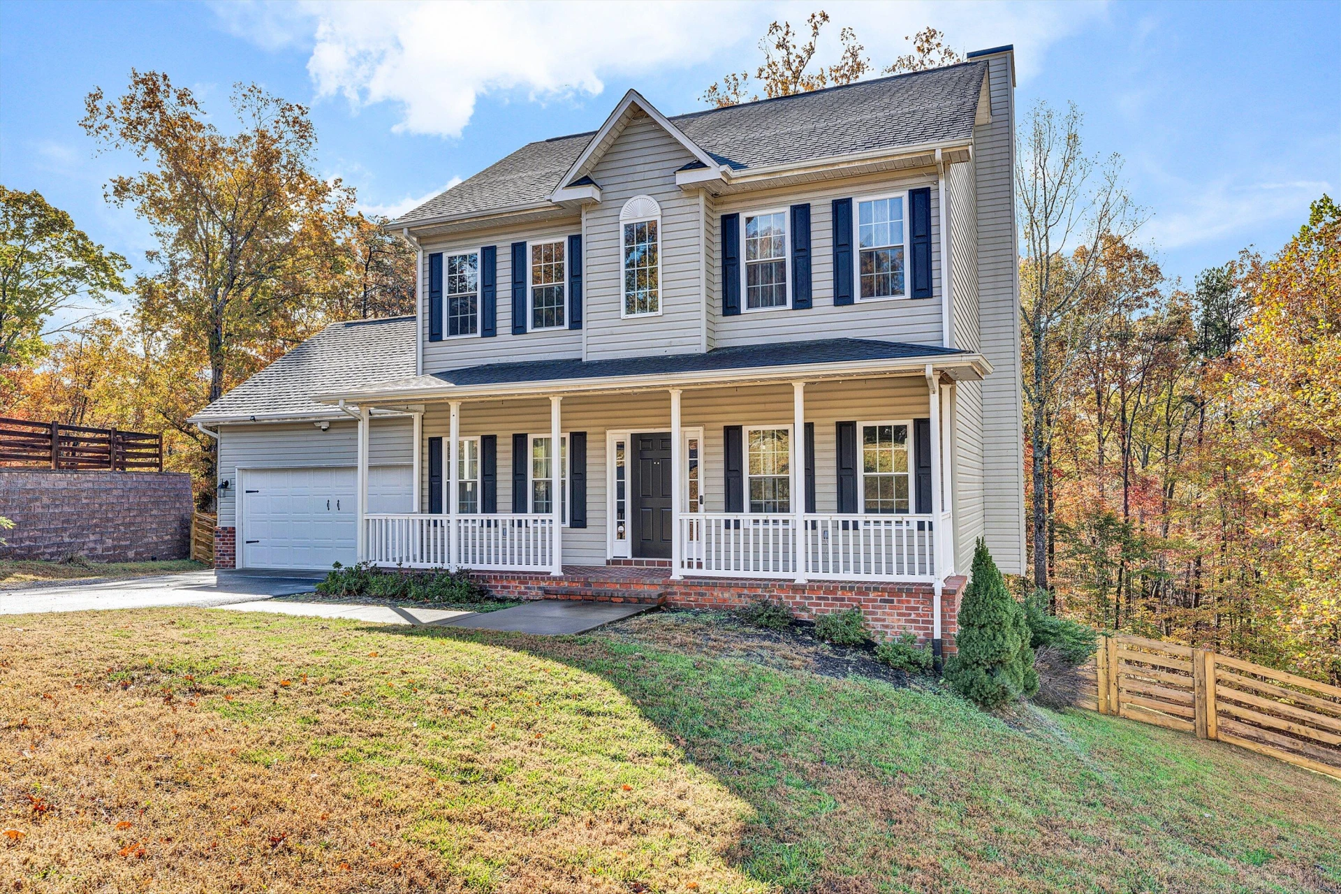 1404 Commonwealth DR - Photo 2