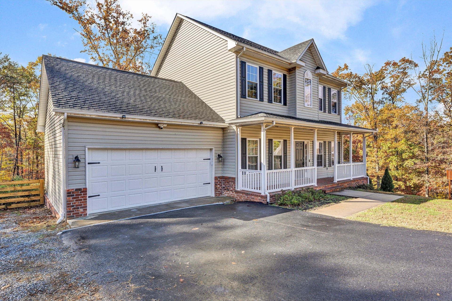 1404 Commonwealth DR - Photo 3