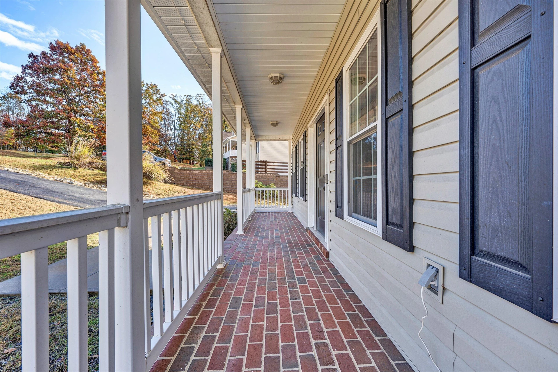1404 Commonwealth DR - Photo 5