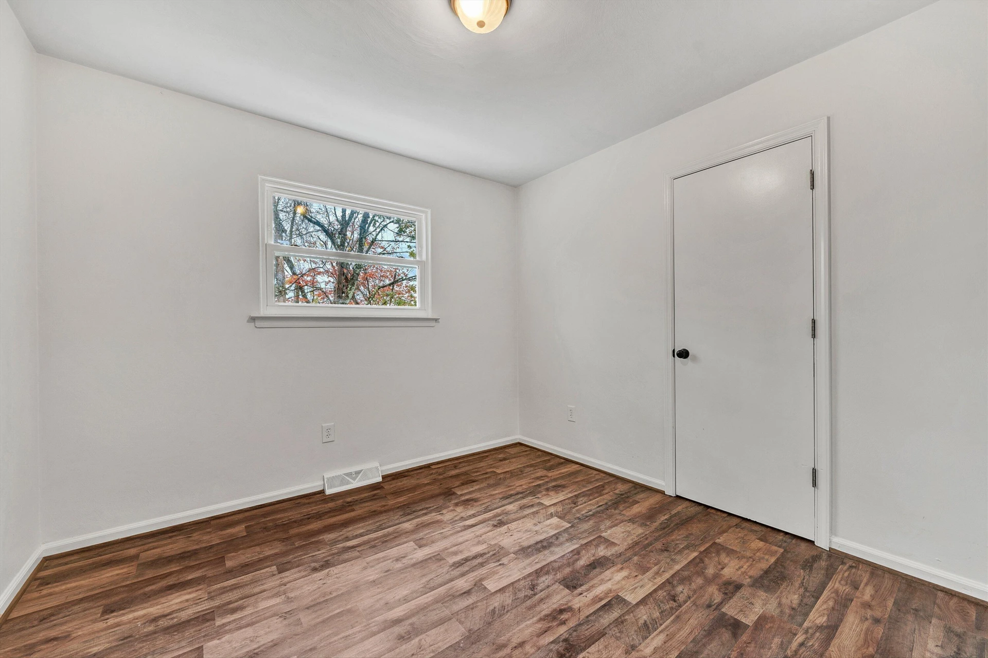 143 LENOX CIR - Photo 18