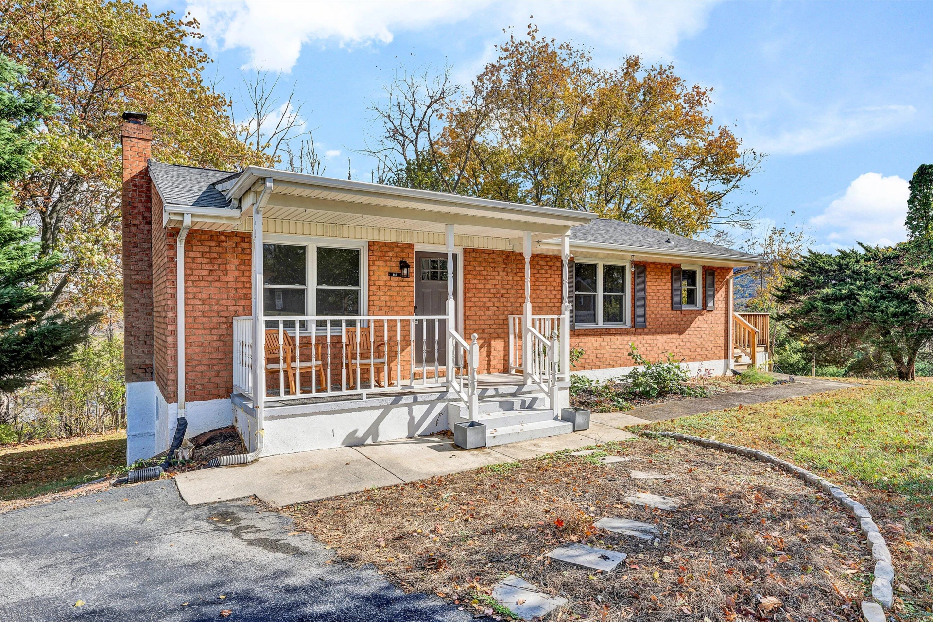 143 LENOX CIR - Photo 5