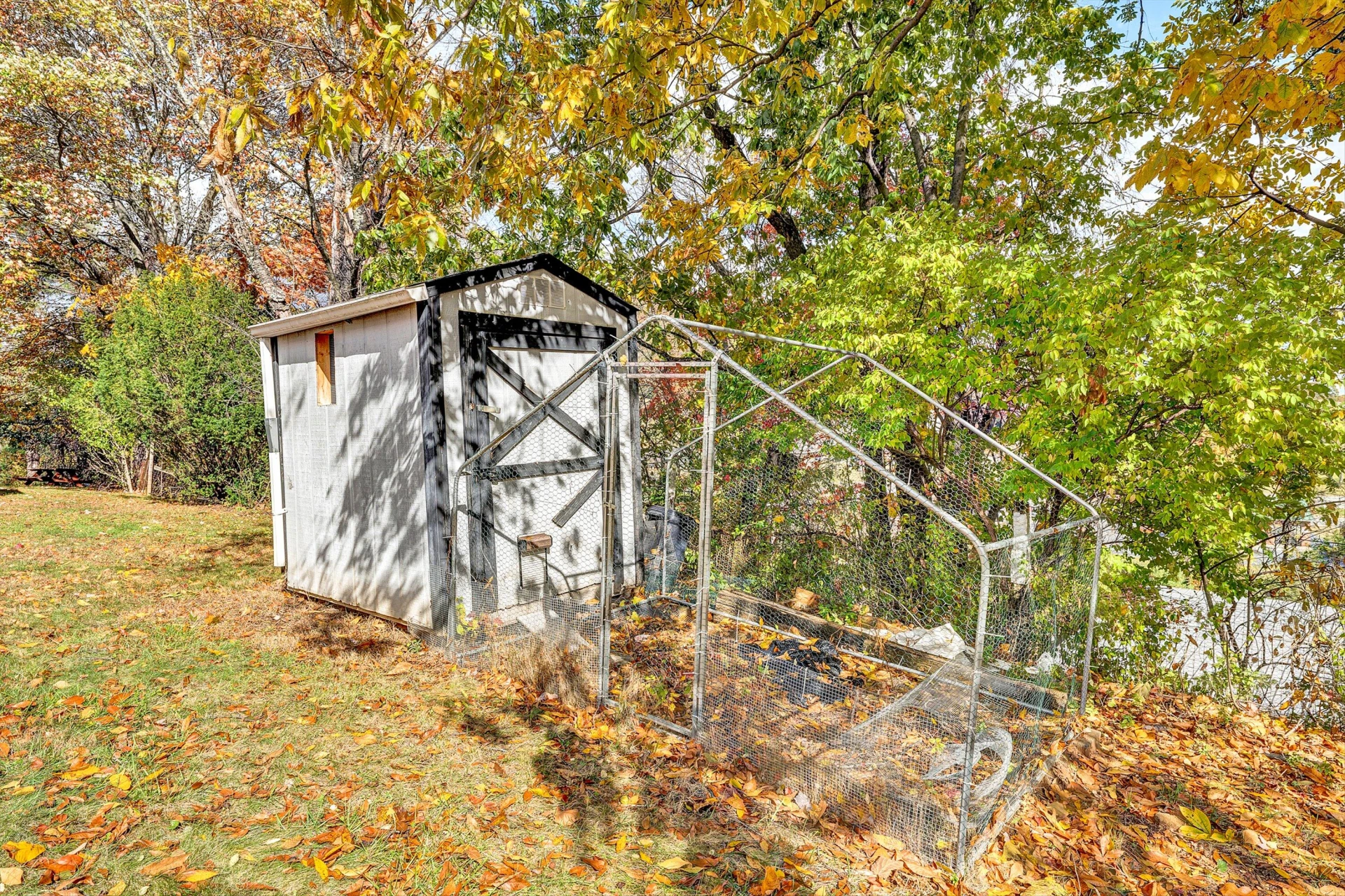 143 LENOX CIR - Photo 37