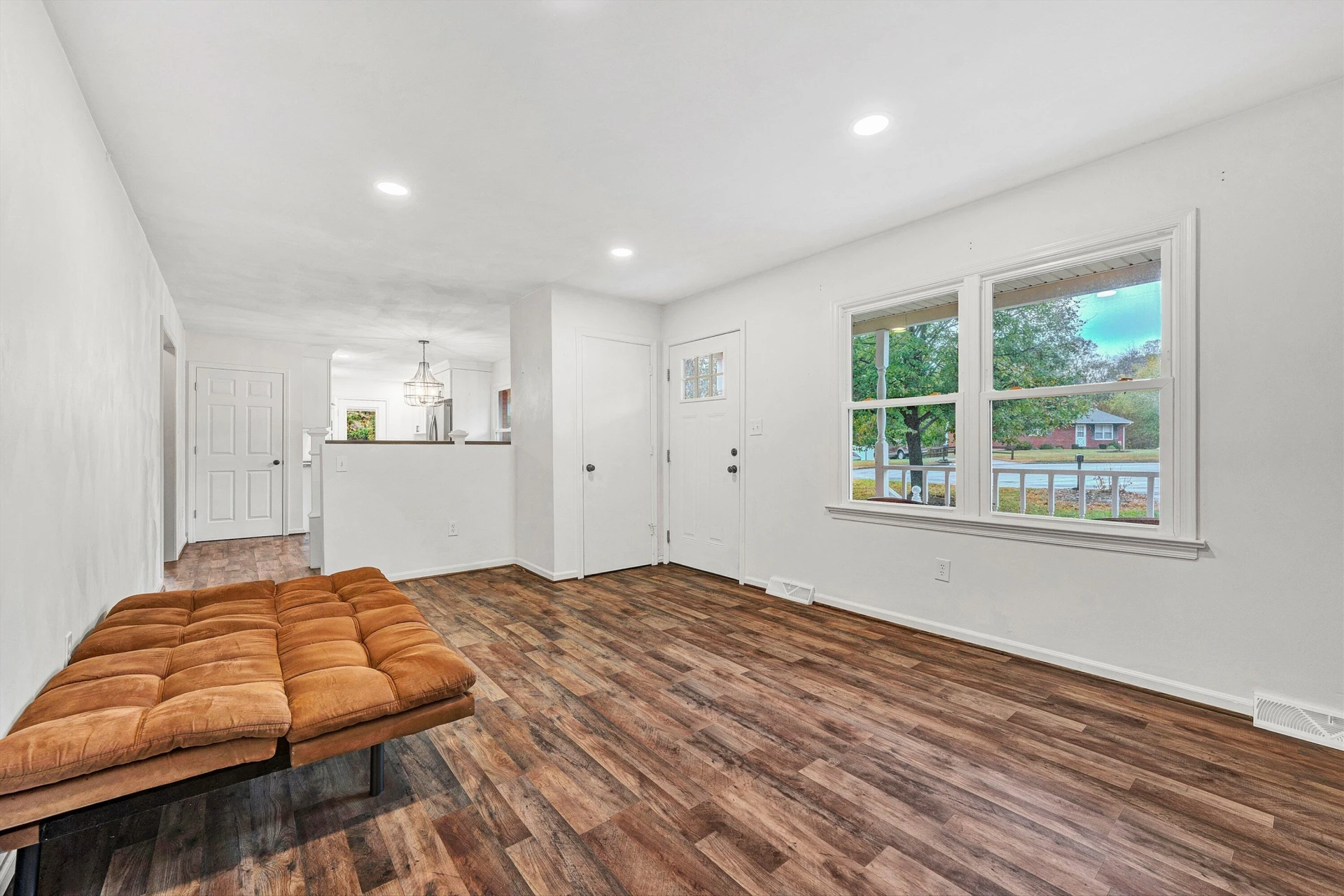 143 LENOX CIR - Photo 8