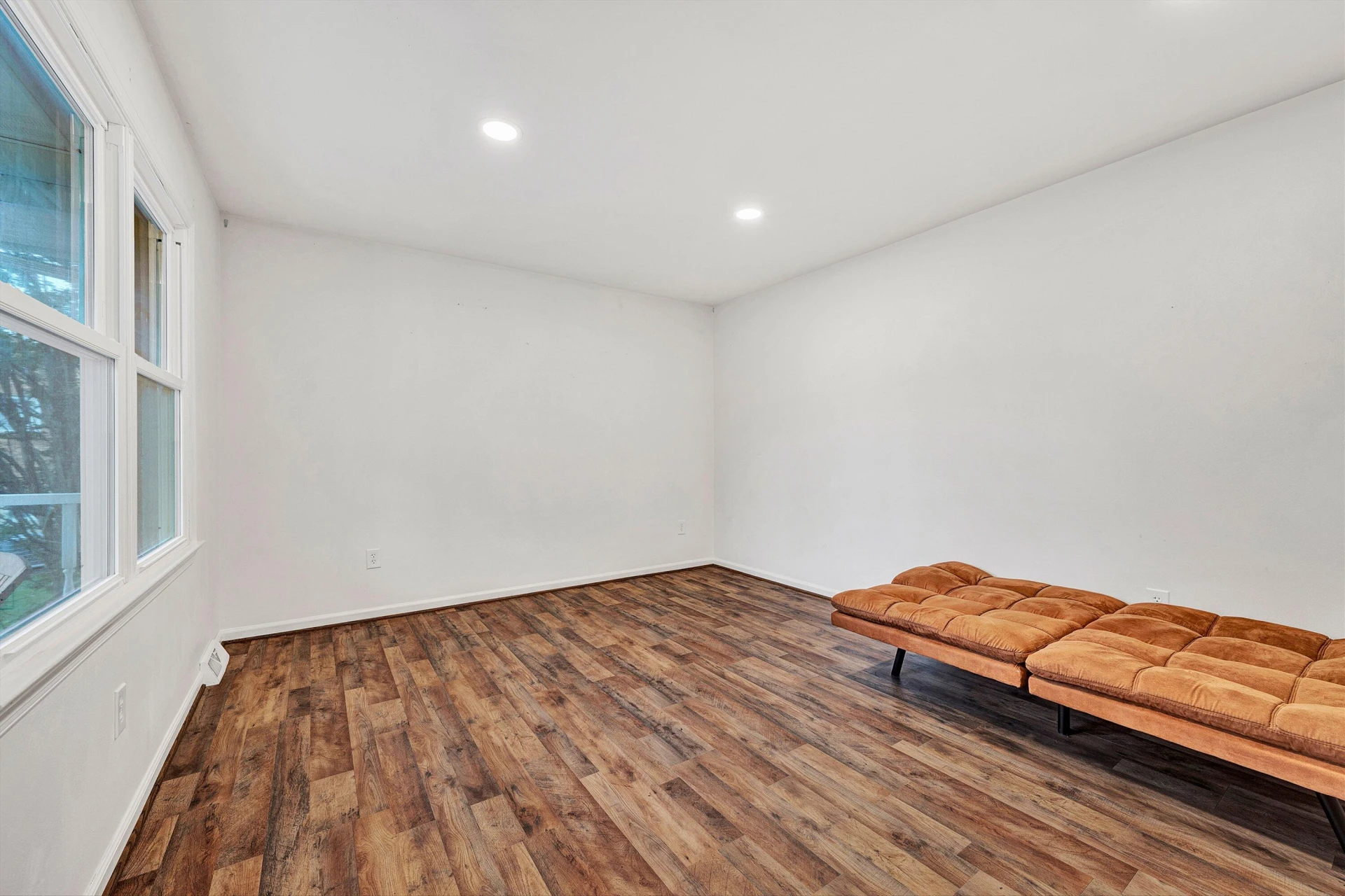 143 LENOX CIR - Photo 9