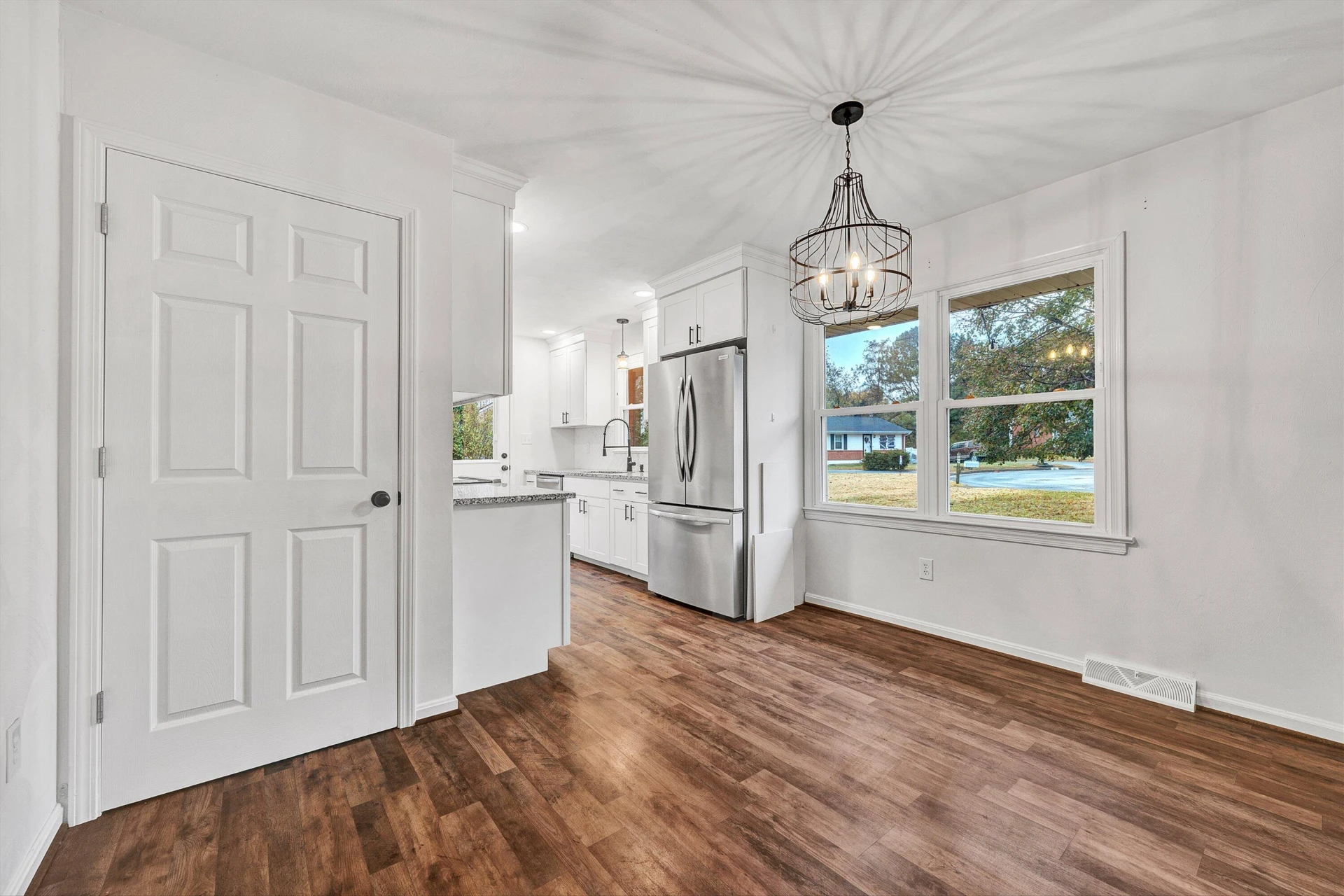 143 LENOX CIR - Photo 10