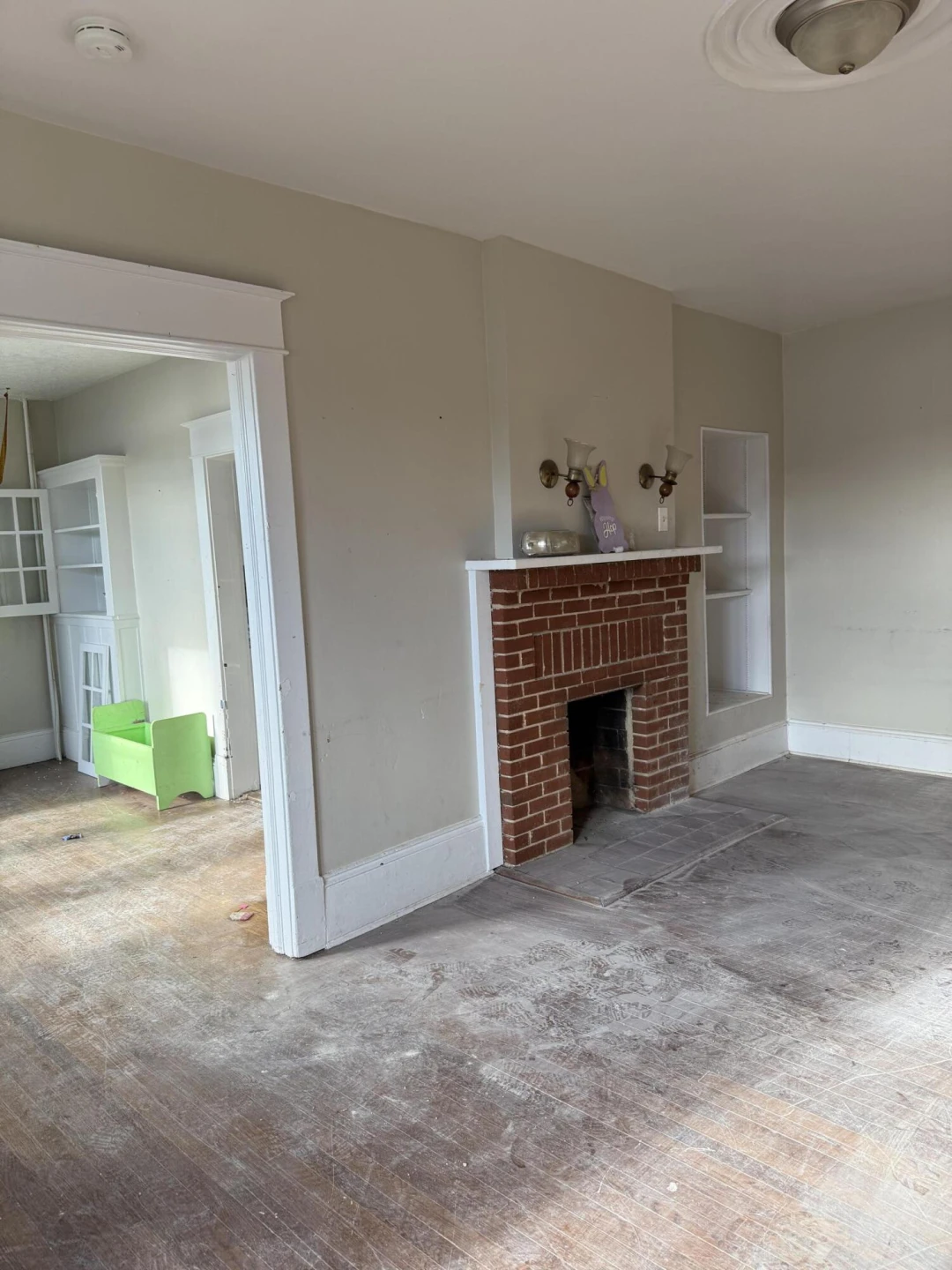 1023 Piedmont ST SE - Photo 2