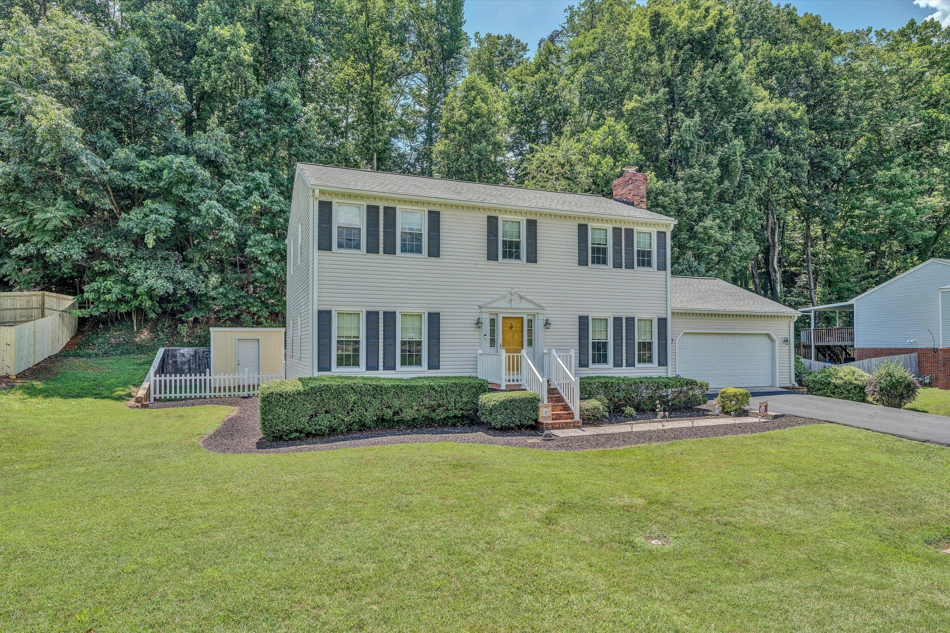 112 UPLAND DR - Photo 2