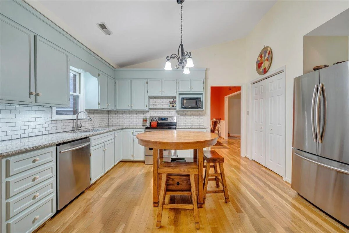 2231 Broadway AVE SW #C - Photo 7