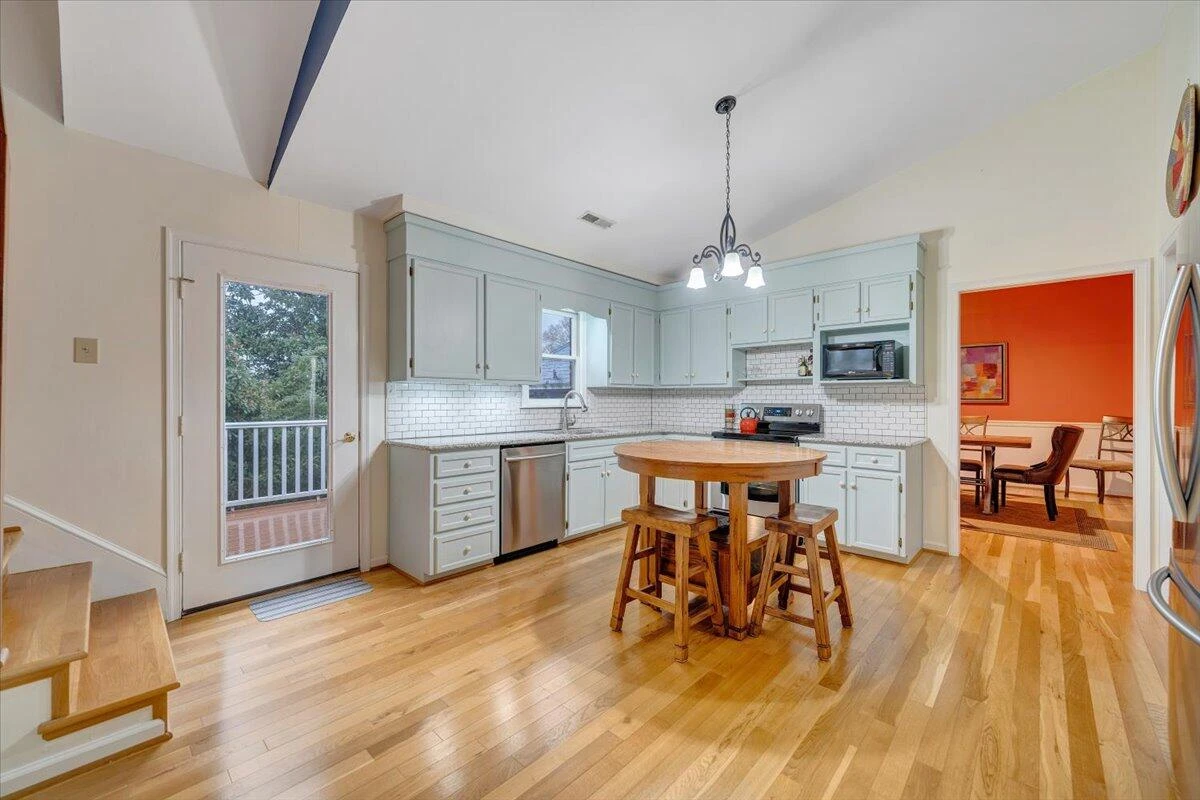 2231 Broadway AVE SW #C - Photo 8