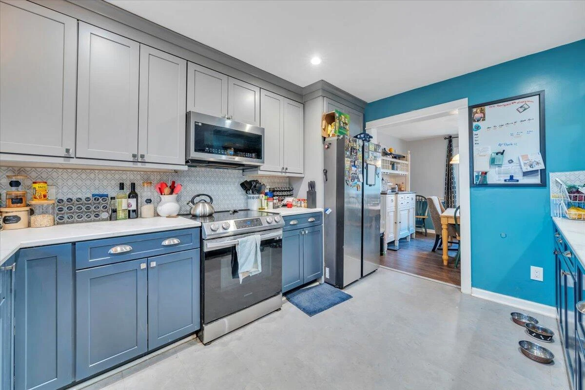3234 Woodview RD - Photo 10