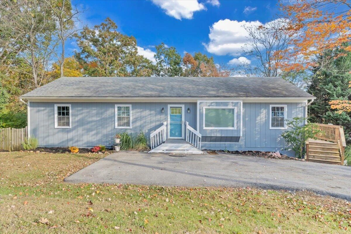 3234 Woodview RD - Photo 2