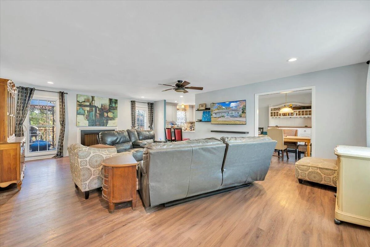 3234 Woodview RD - Photo 3