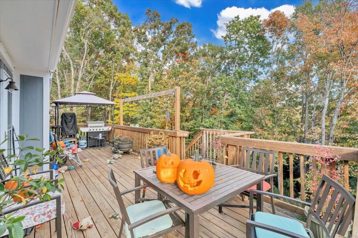 3234 Woodview RD - Photo 34