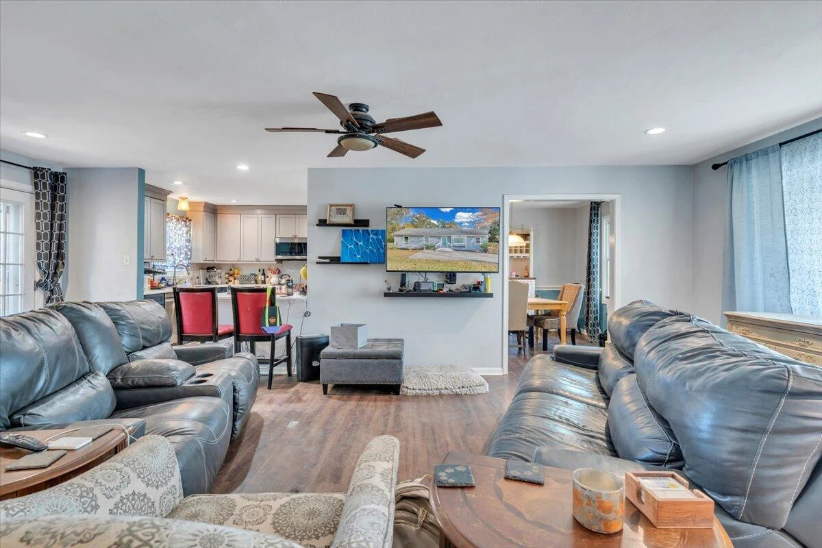 3234 Woodview RD - Photo 5