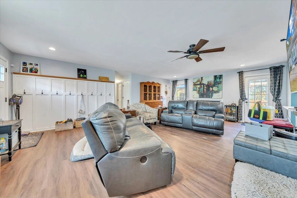 3234 Woodview RD - Photo 8