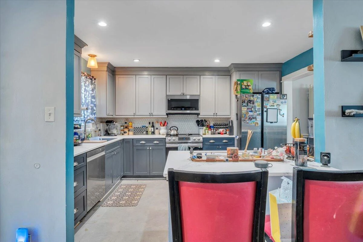 3234 Woodview RD - Photo 9