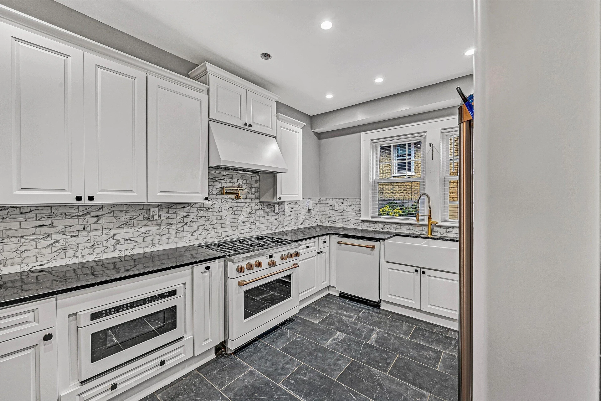 1725 Arlington RD SW - Photo 11
