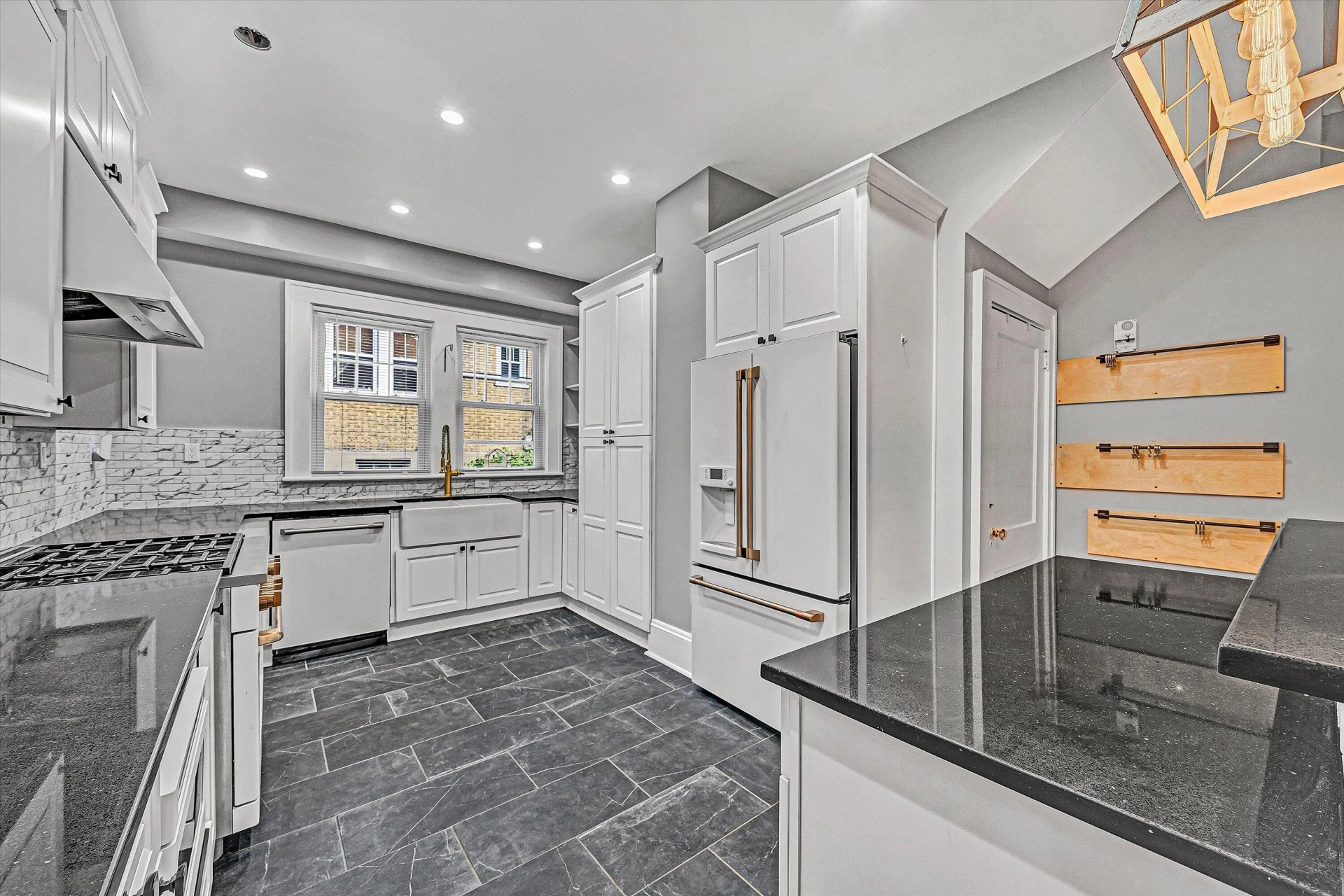 1725 Arlington RD SW - Photo 12