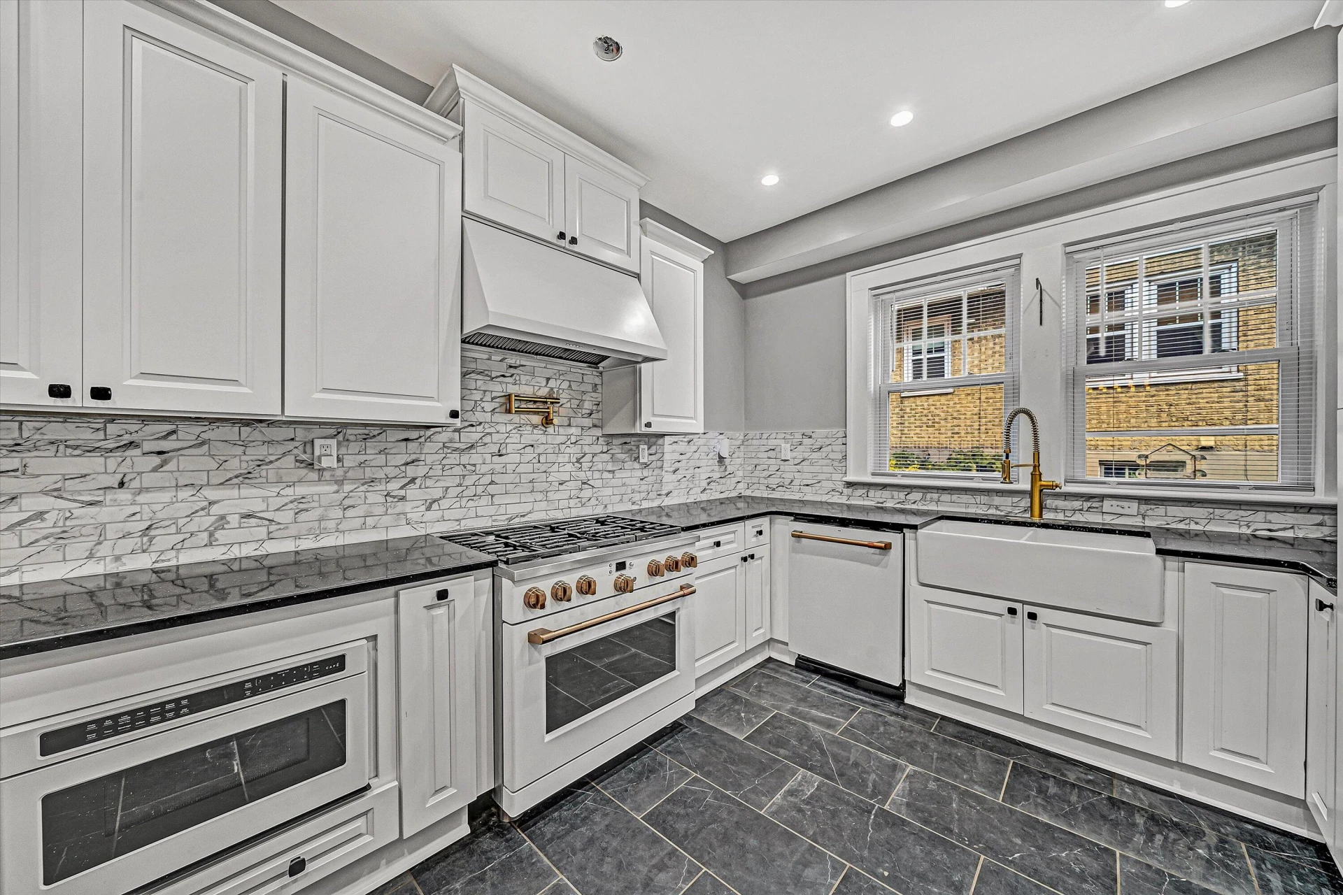 1725 Arlington RD SW - Photo 13