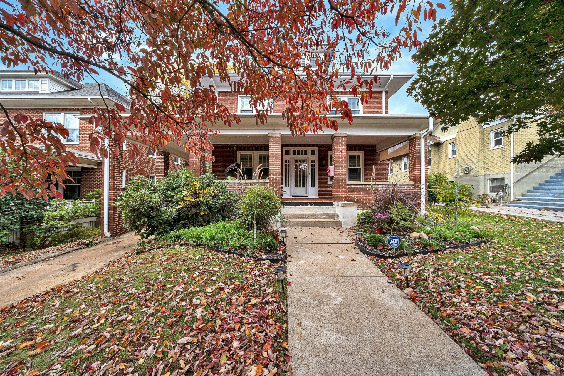 1725 Arlington RD SW - Photo 2