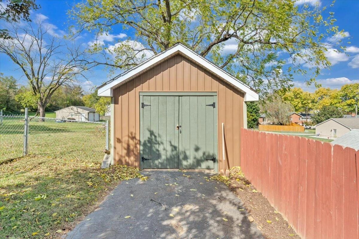 1043 Easton RD - Photo 45