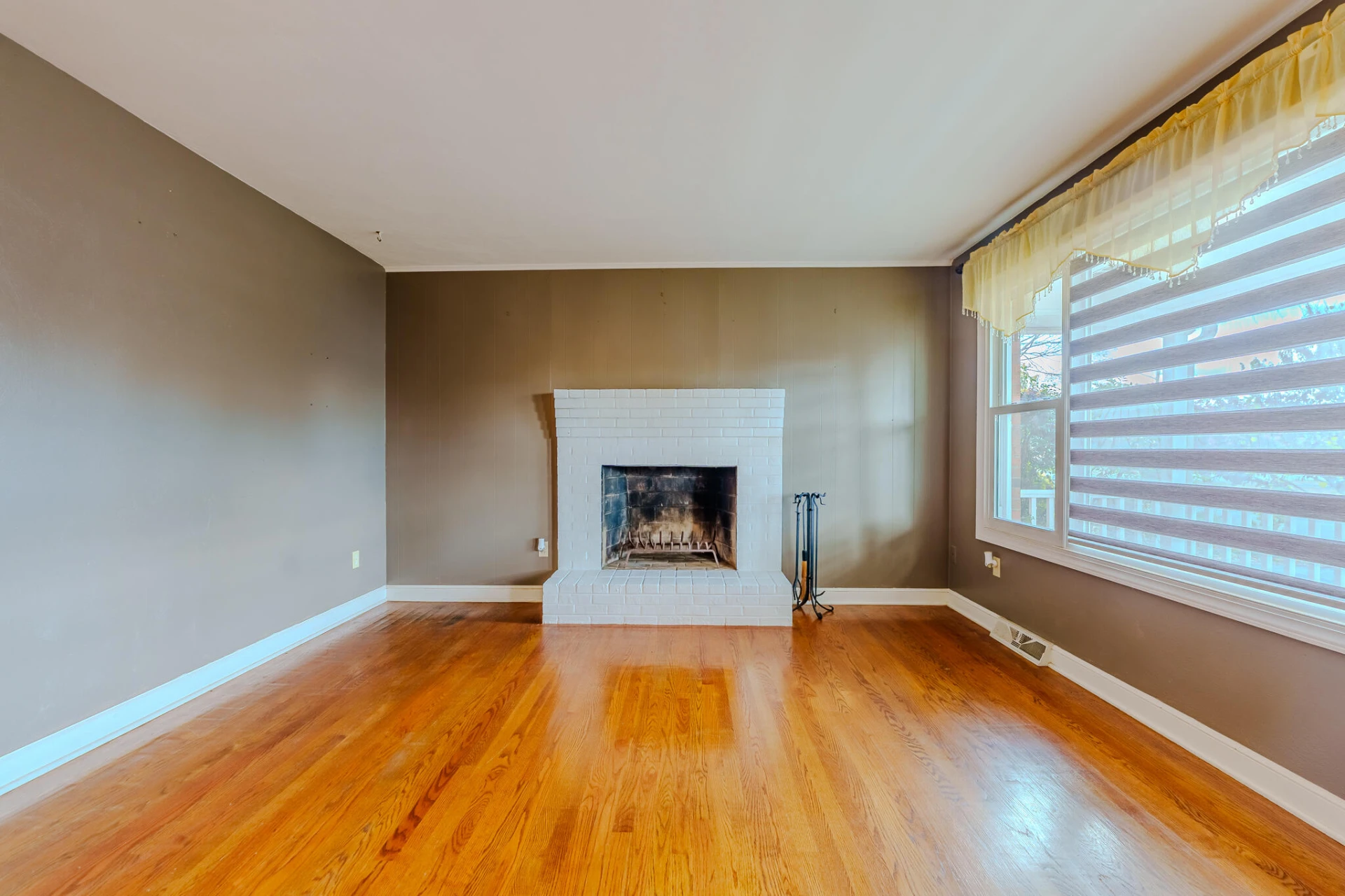 5570 Meadowcrest ST - Photo 12