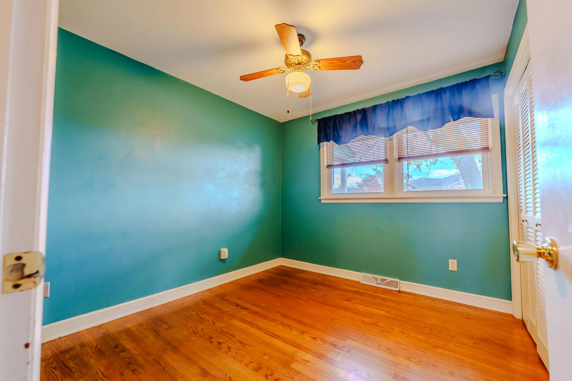 5570 Meadowcrest ST - Photo 16