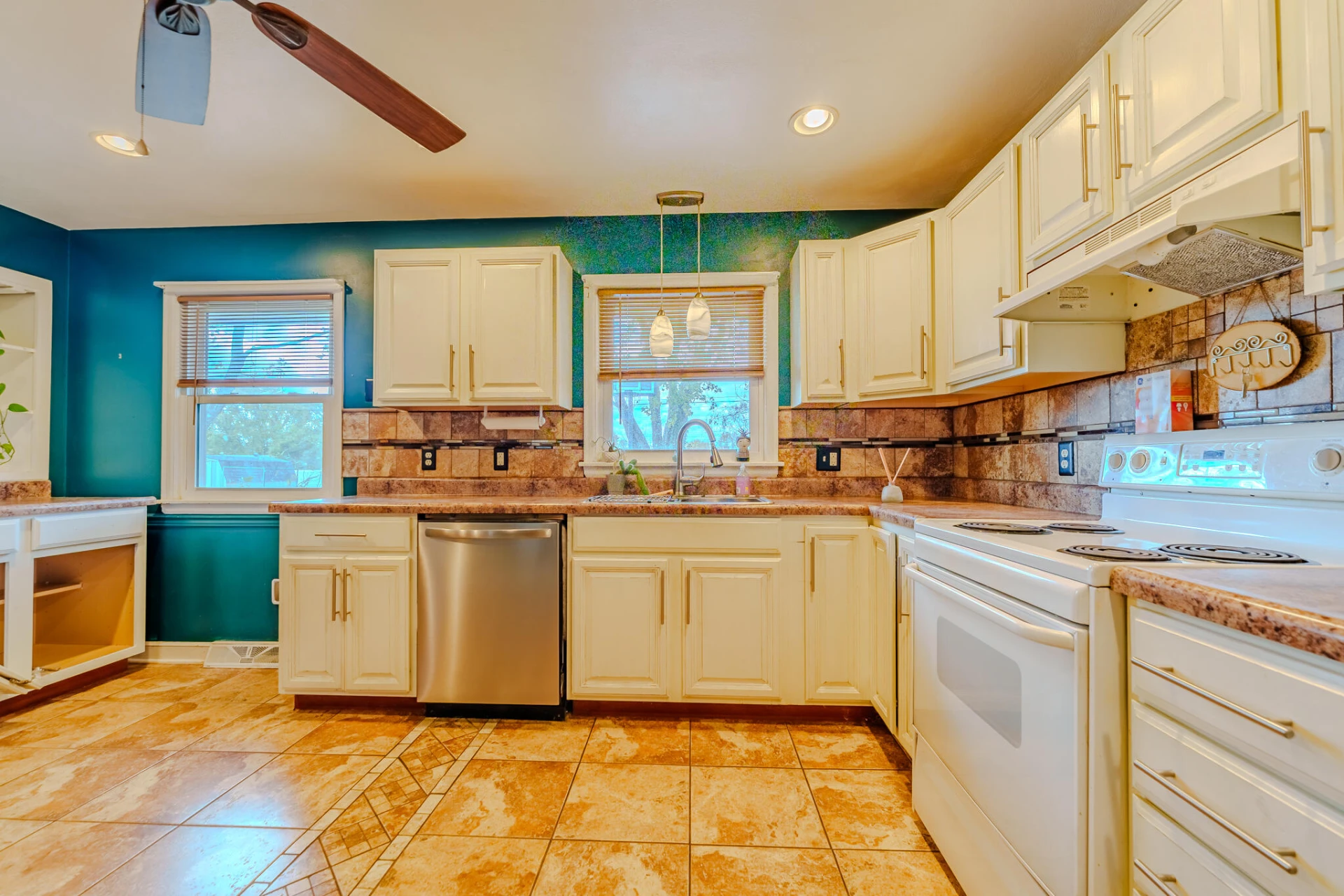 5570 Meadowcrest ST - Photo 26