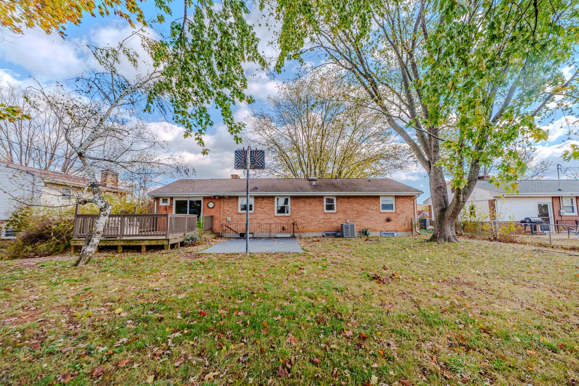 5570 Meadowcrest ST - Photo 7