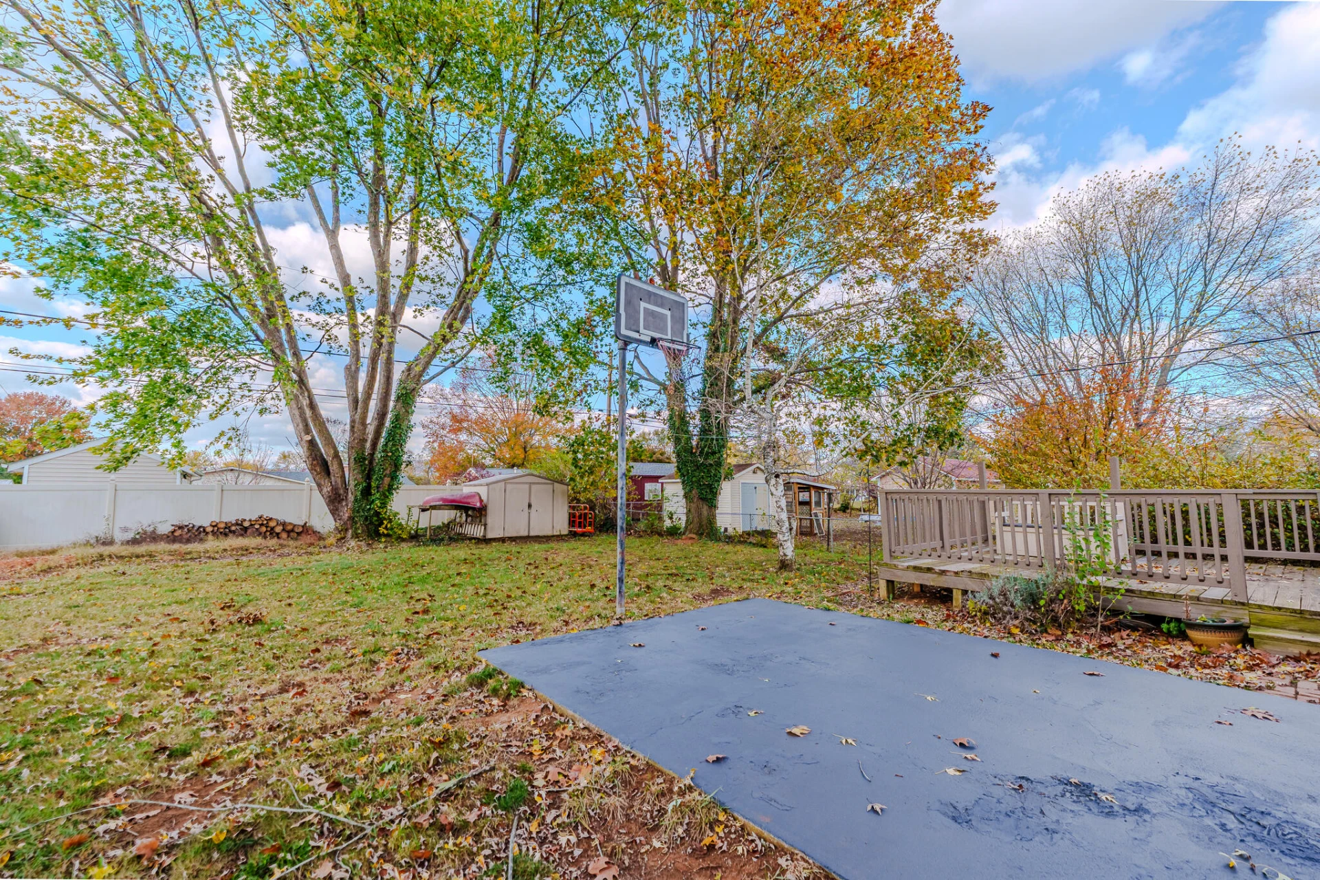 5570 Meadowcrest ST - Photo 9