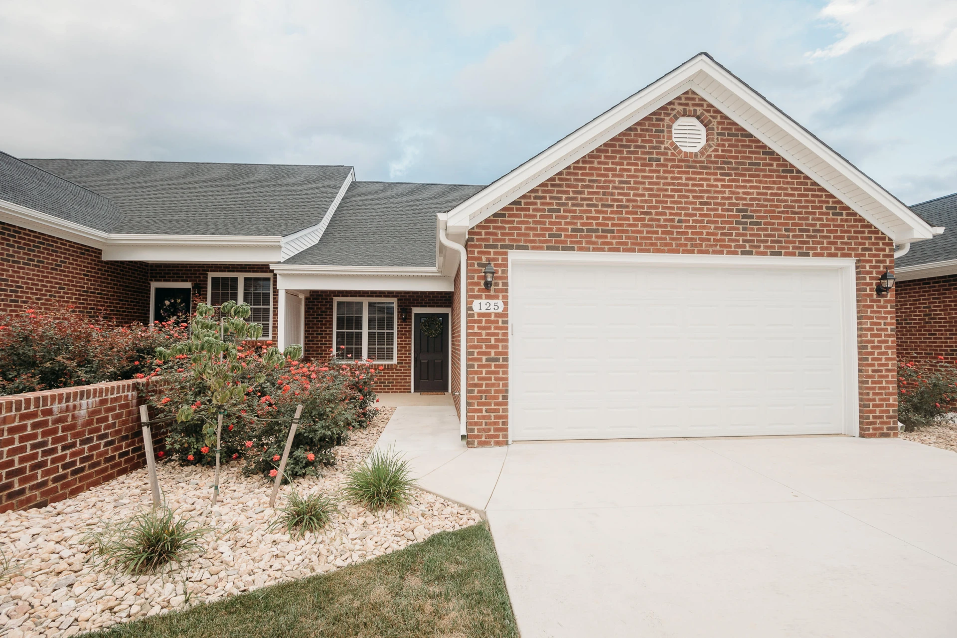 180 Villa Oak CIR - Photo 2
