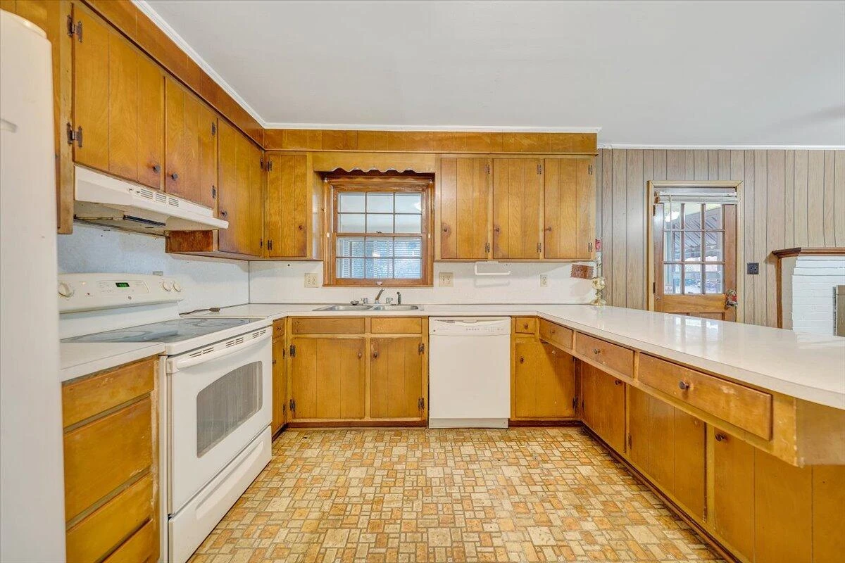 1615 Lonna DR NW - Photo 15