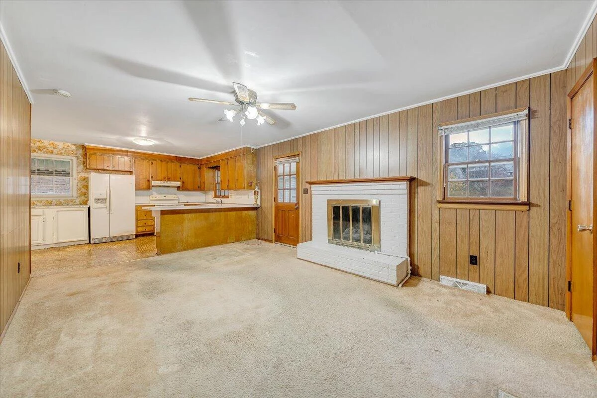 1615 Lonna DR NW - Photo 19