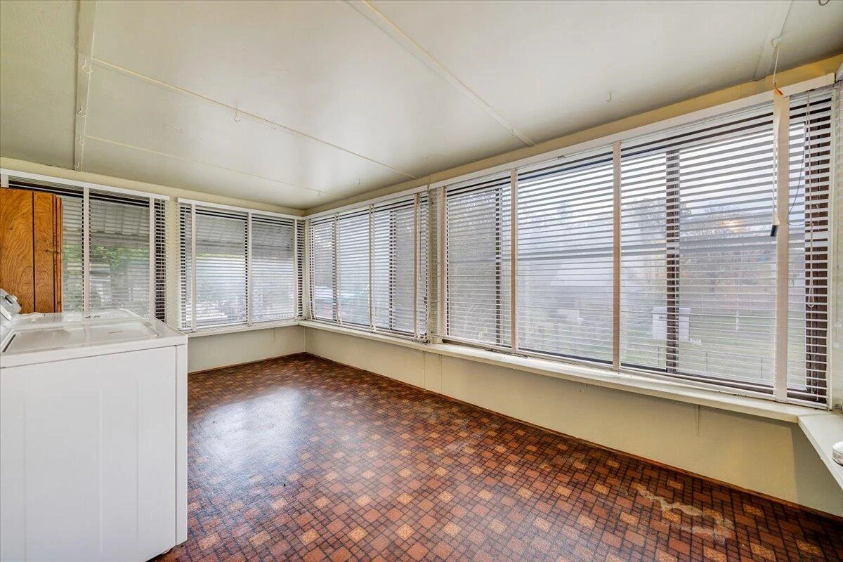 1615 Lonna DR NW - Photo 21