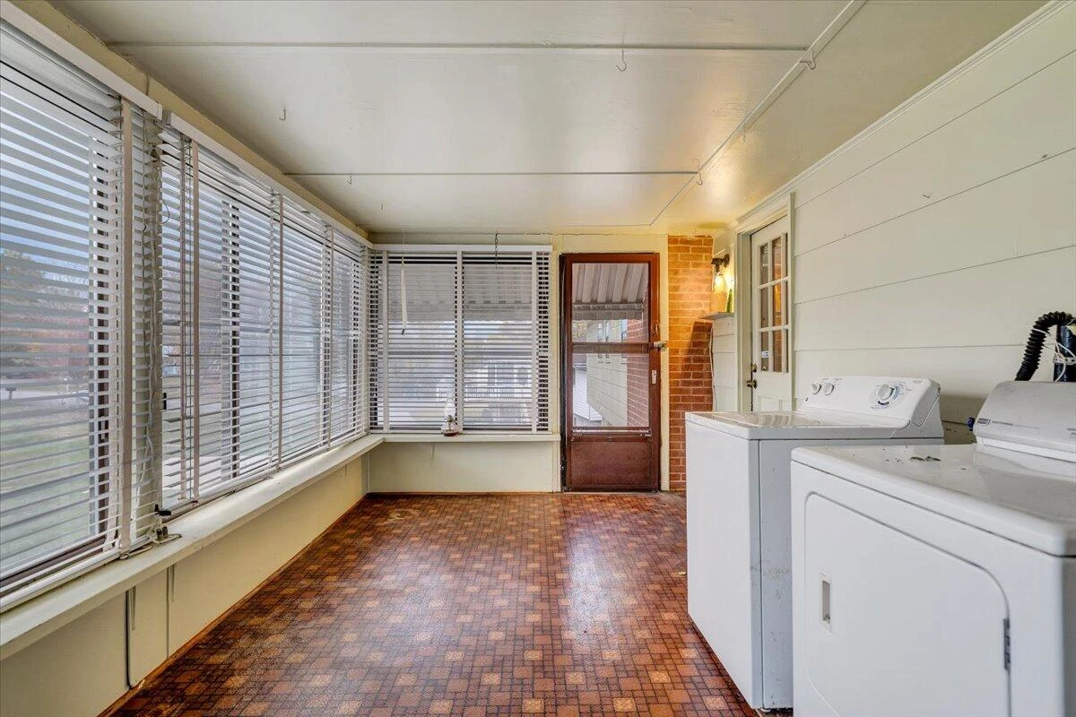 1615 Lonna DR NW - Photo 24