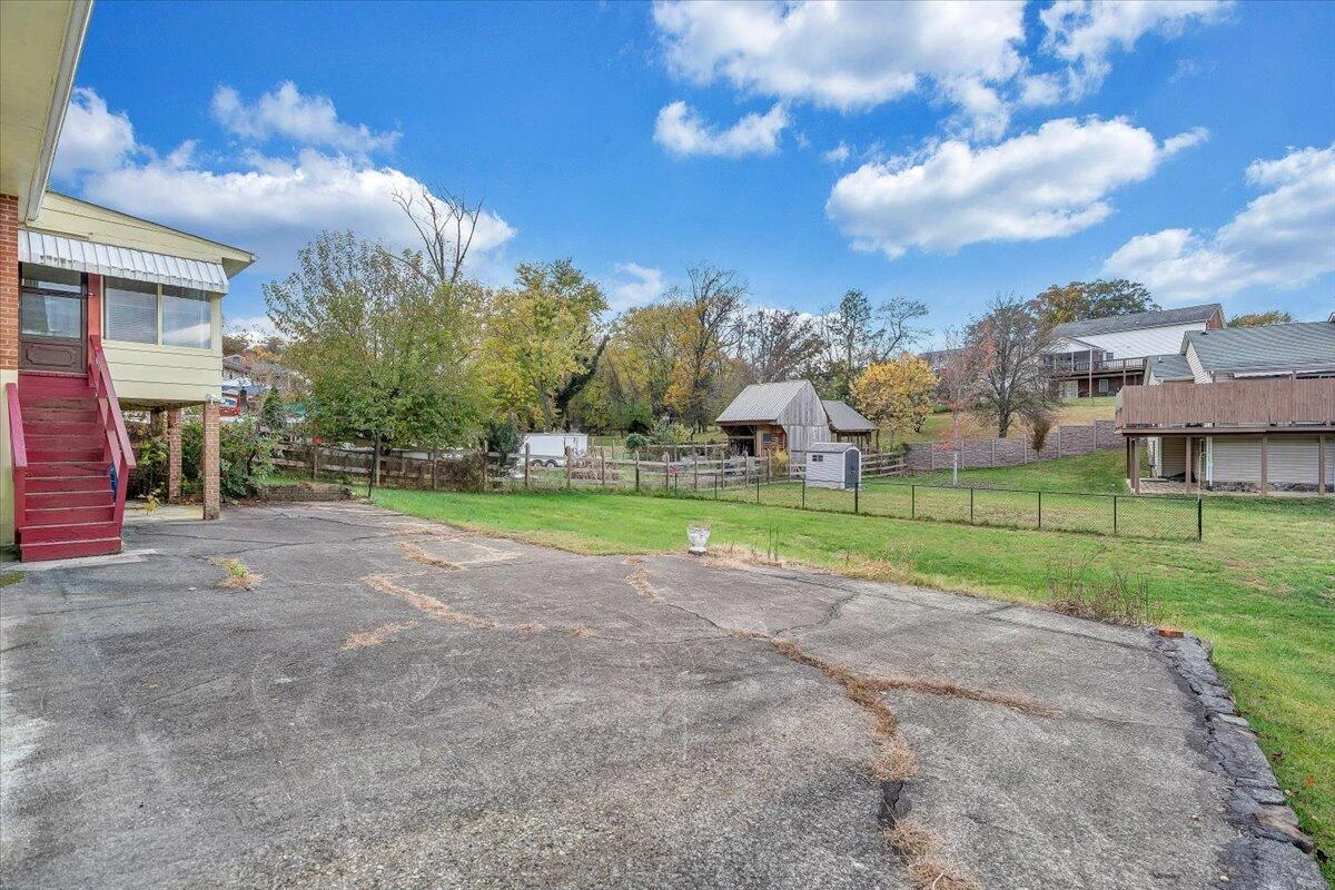 1615 Lonna DR NW - Photo 45