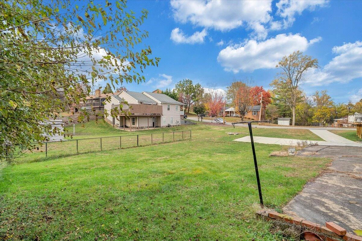 1615 Lonna DR NW - Photo 46