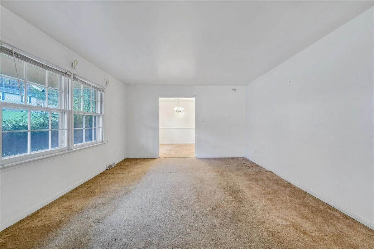 1615 Lonna DR NW - Photo 5