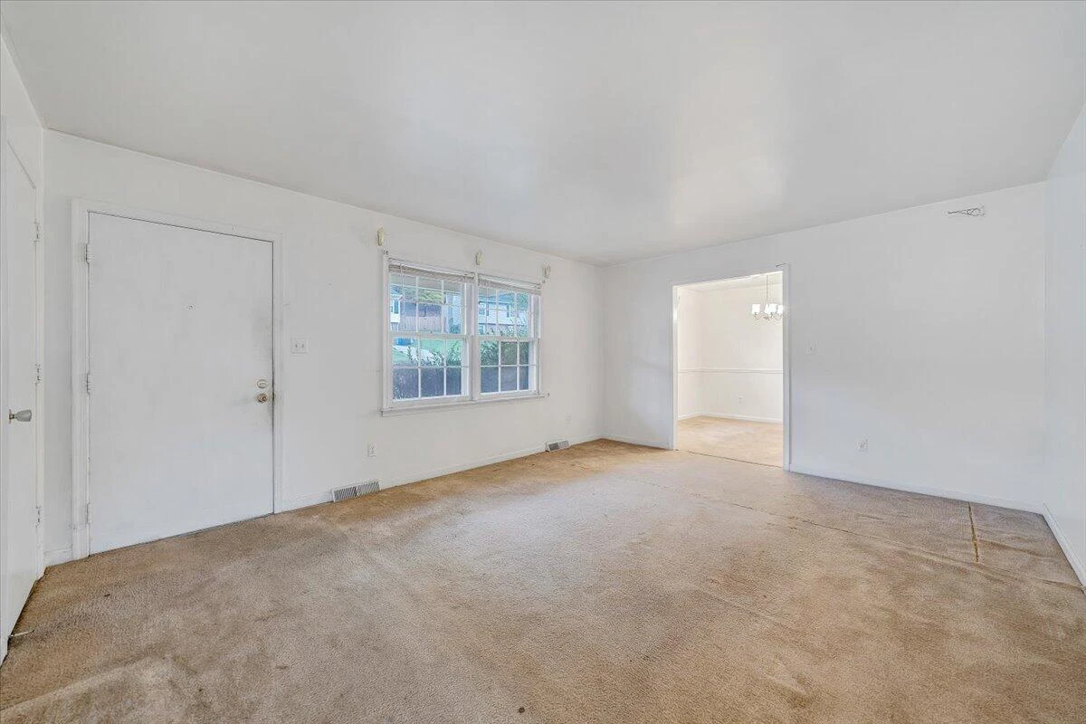 1615 Lonna DR NW - Photo 6
