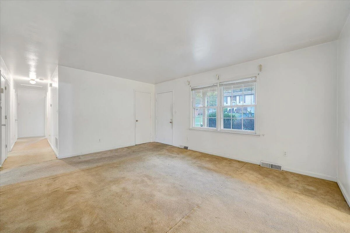1615 Lonna DR NW - Photo 7