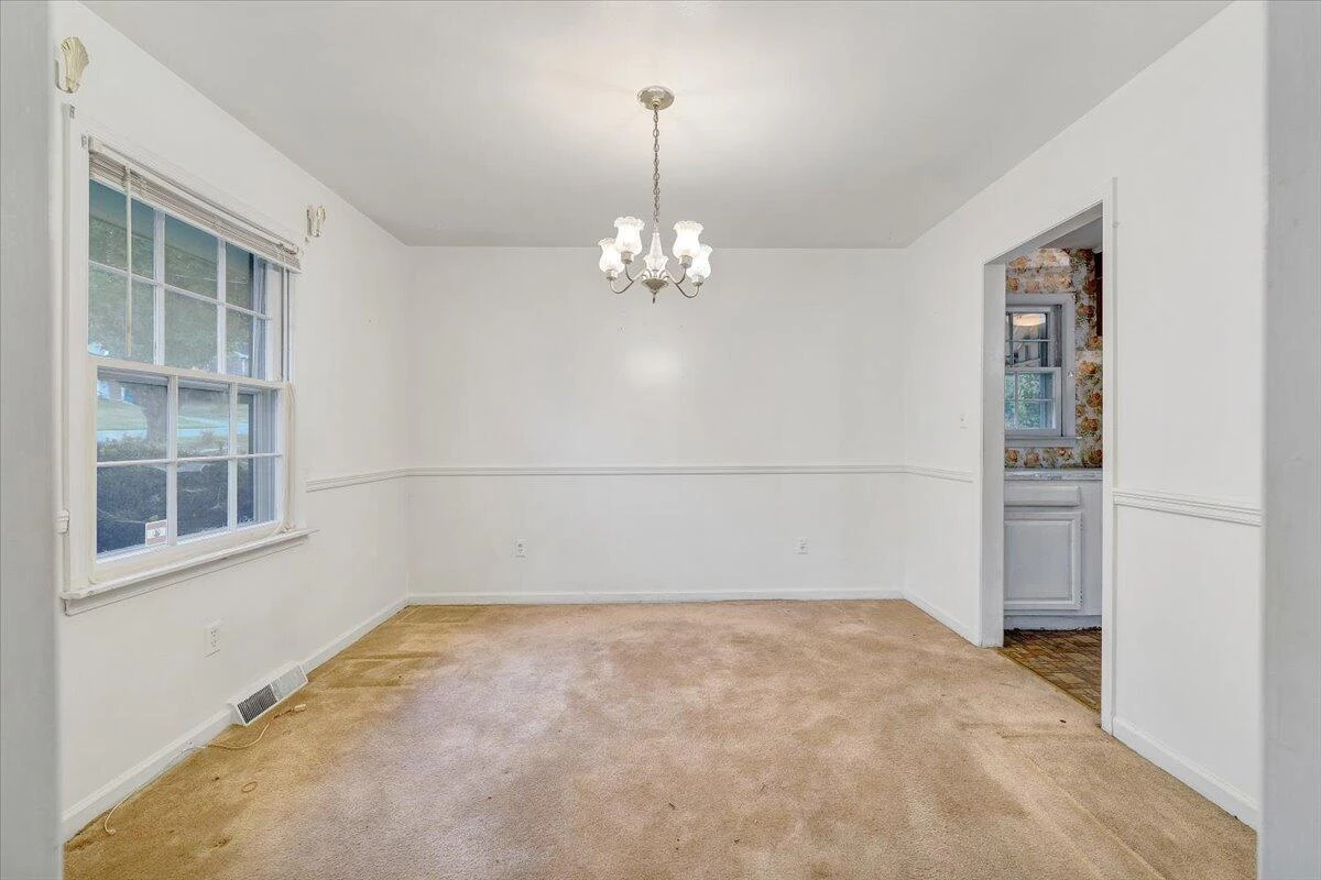 1615 Lonna DR NW - Photo 9