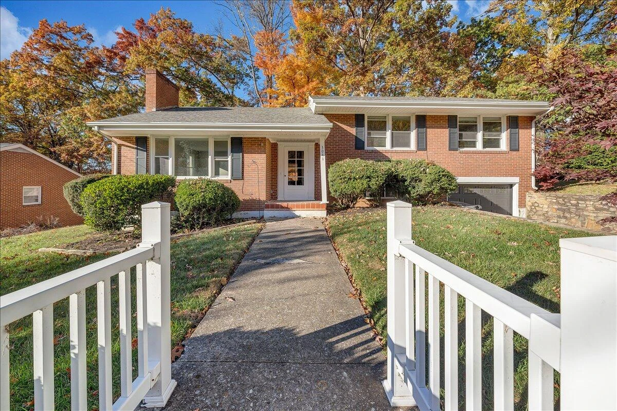 3041 Timberlane AVE
