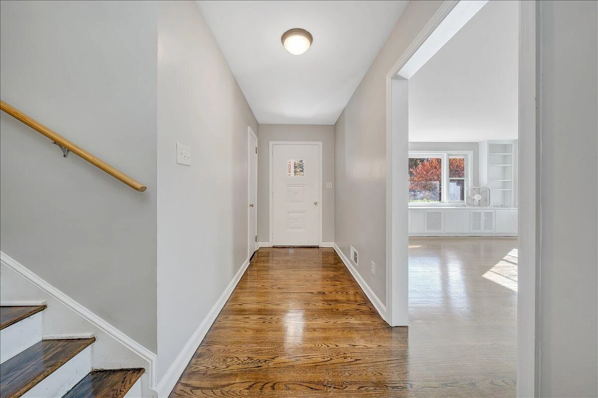 3041 Timberlane AVE - Photo 3