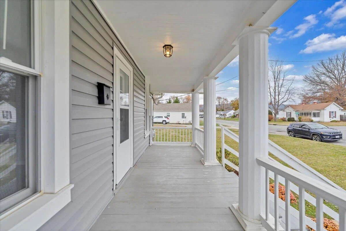 216 Bowman AVE - Photo 2